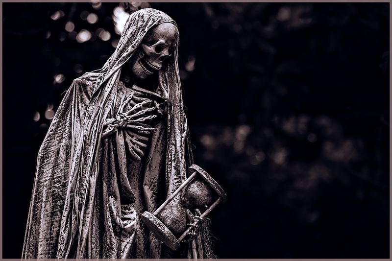 tn_Davis Graveyard - Skeleton with Hourglass