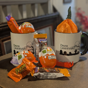 Davis Graveyard Halloween Treat Mug – Limited Edition Gift Set
