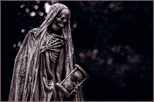 Davis-Graveyard-Skeleton-with-Hourglass